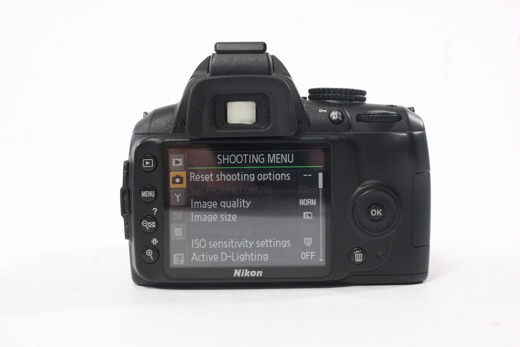 Nikon D3000 DSLR with 18-55mm f/3.5-5.6 G Lens