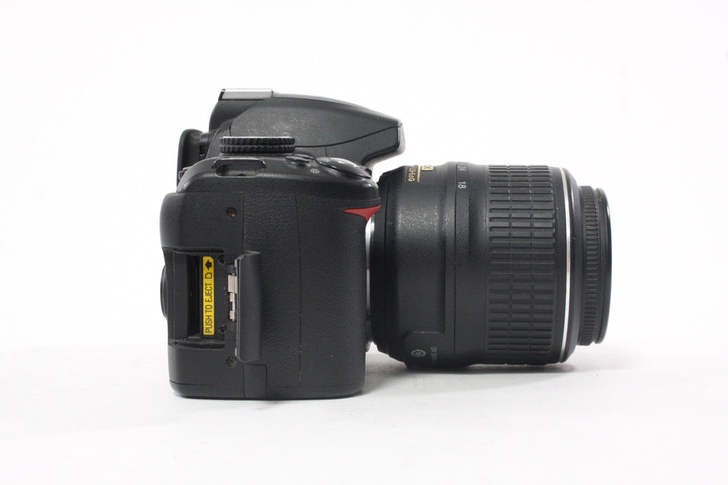 Nikon D3000 DSLR with 18-55mm f/3.5-5.6 G Lens