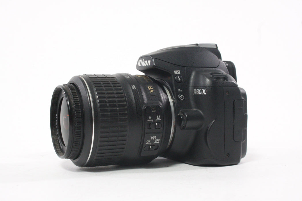 Nikon D3000 DSLR with 18-55mm f/3.5-5.6 G Lens