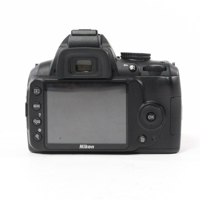 Nikon D3000 with Shutter Count 5,582 with a 18-55mm f/3.5-5.6 G DX Lens