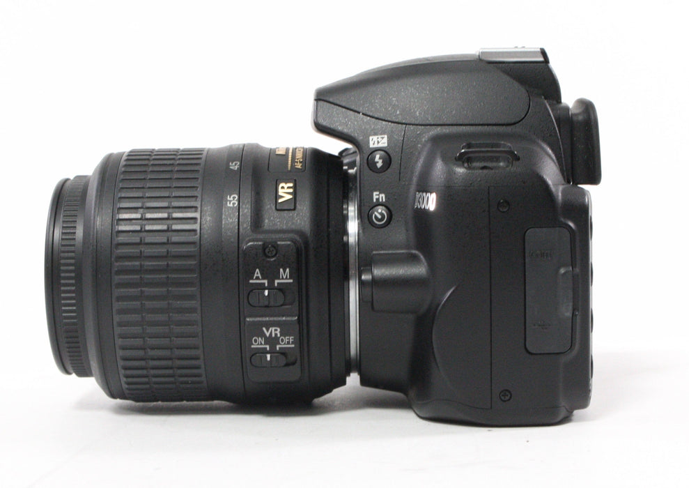 Nikon D3000 with Shutter Count 5,582 with a 18-55mm f/3.5-5.6 G DX Lens