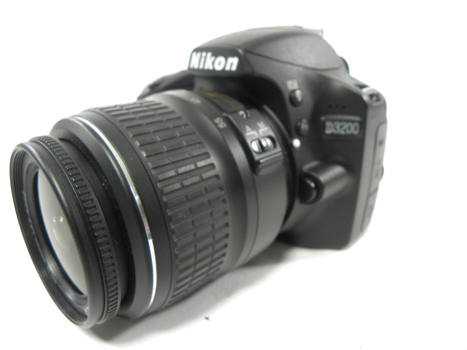 Nikon D3200 24.2mp Digital SLR w/AF-S DX ED 18-55 f3.5-5.6G II