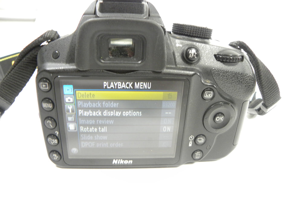 Nikon D3200 24.2mp Digital SLR w/AF-S Nikkor 18-55 DX Shutter Ct. 9,275
