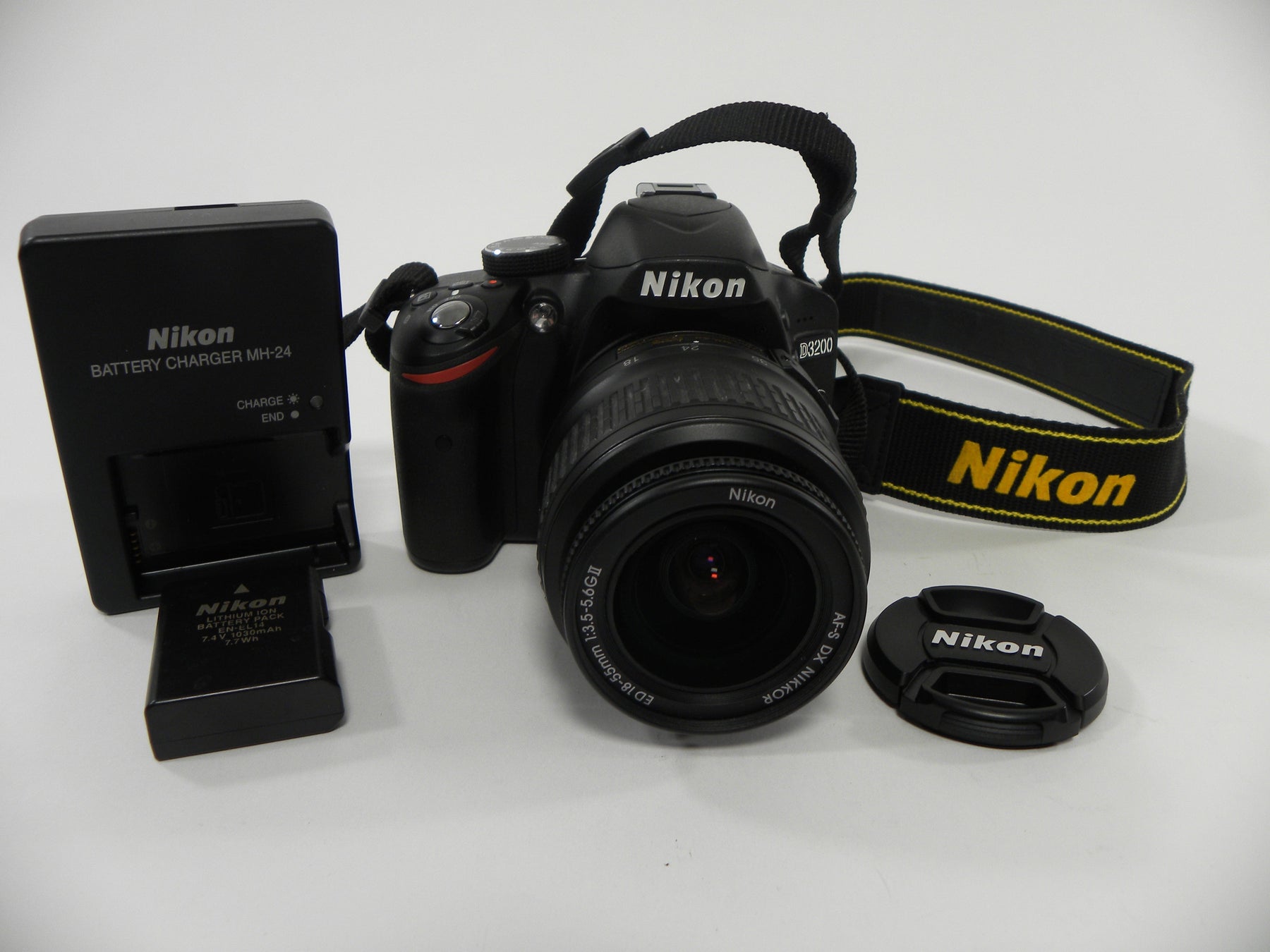 Nikon D3200 Digital SLR w/AF-S Nikkor DX ED 18-55 f3.5-5.6G II