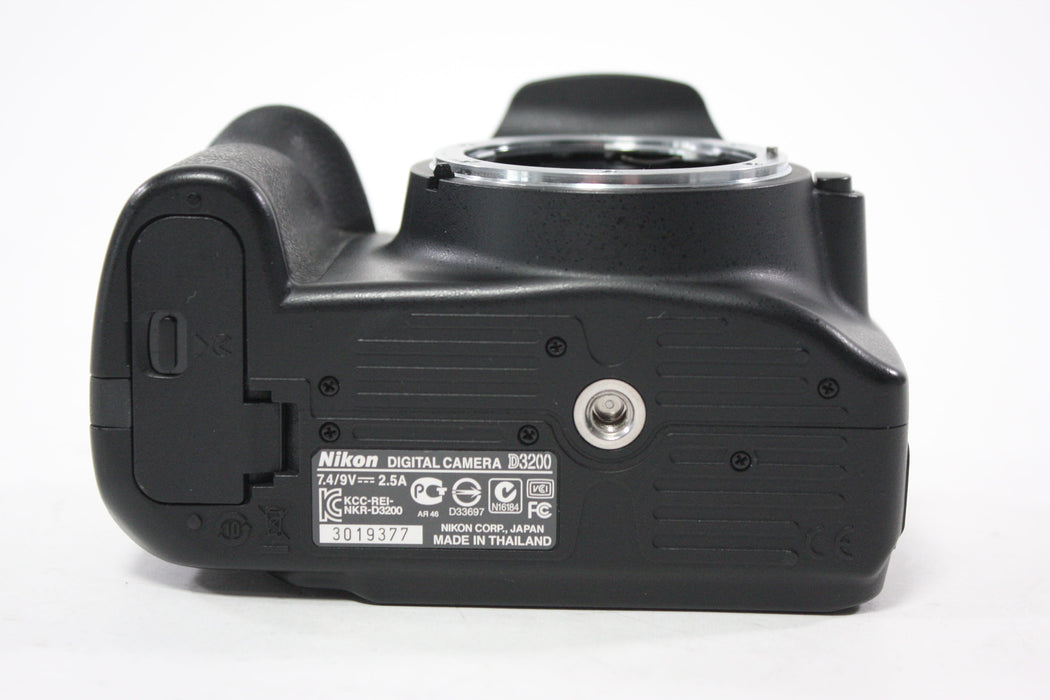 Nikon D3200 DSLR Camera with Nikon 18-55mm f/3.5-5.6G DX VR Lens with Shutter Count 3,950