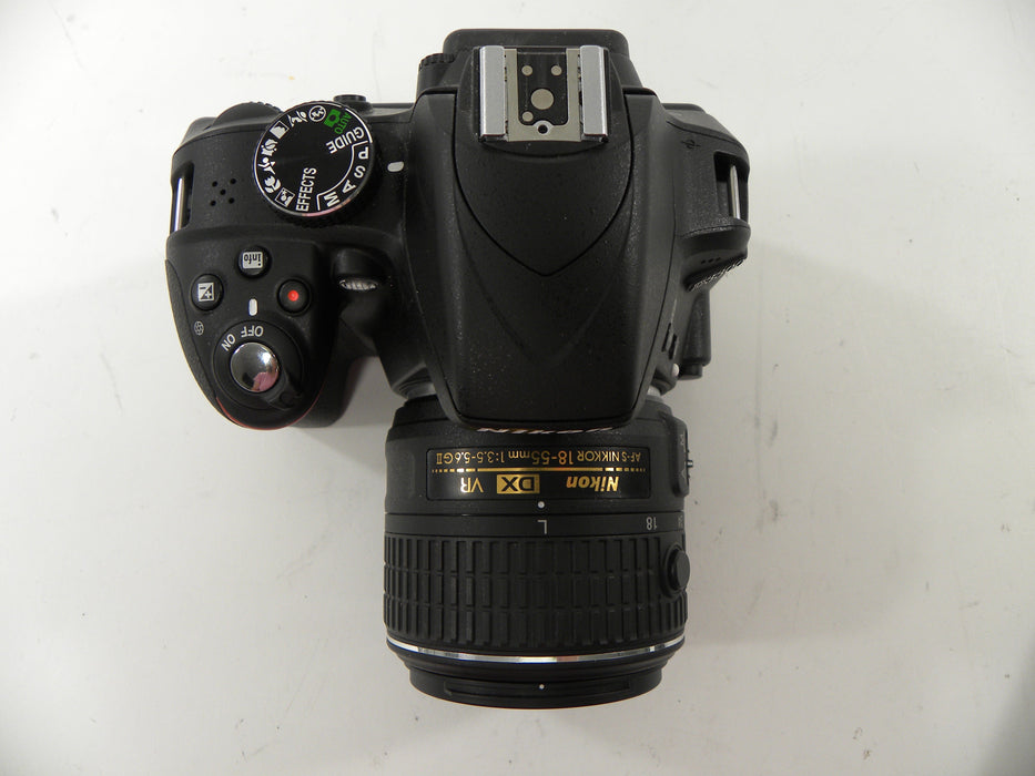 Nikon D3300 24.2mp Digital SLR w/Nikkor AF-S DX VR 18-55 Shutter Ct #750