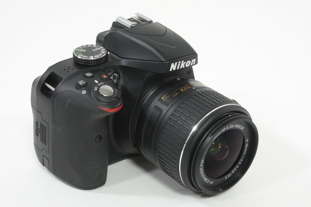Nikon D3300 with 18-55mm f/3.5-5.6 VR GII DX Lens - Shutter Count 582