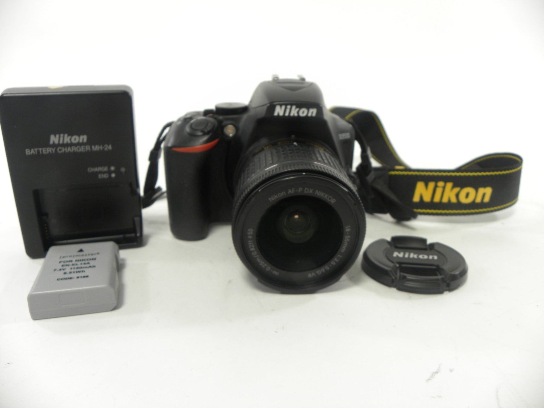 Nikon D3500 24.2mp Digital SLR w/AF-P DX VR 18-55 Shutter Ct. 1,704