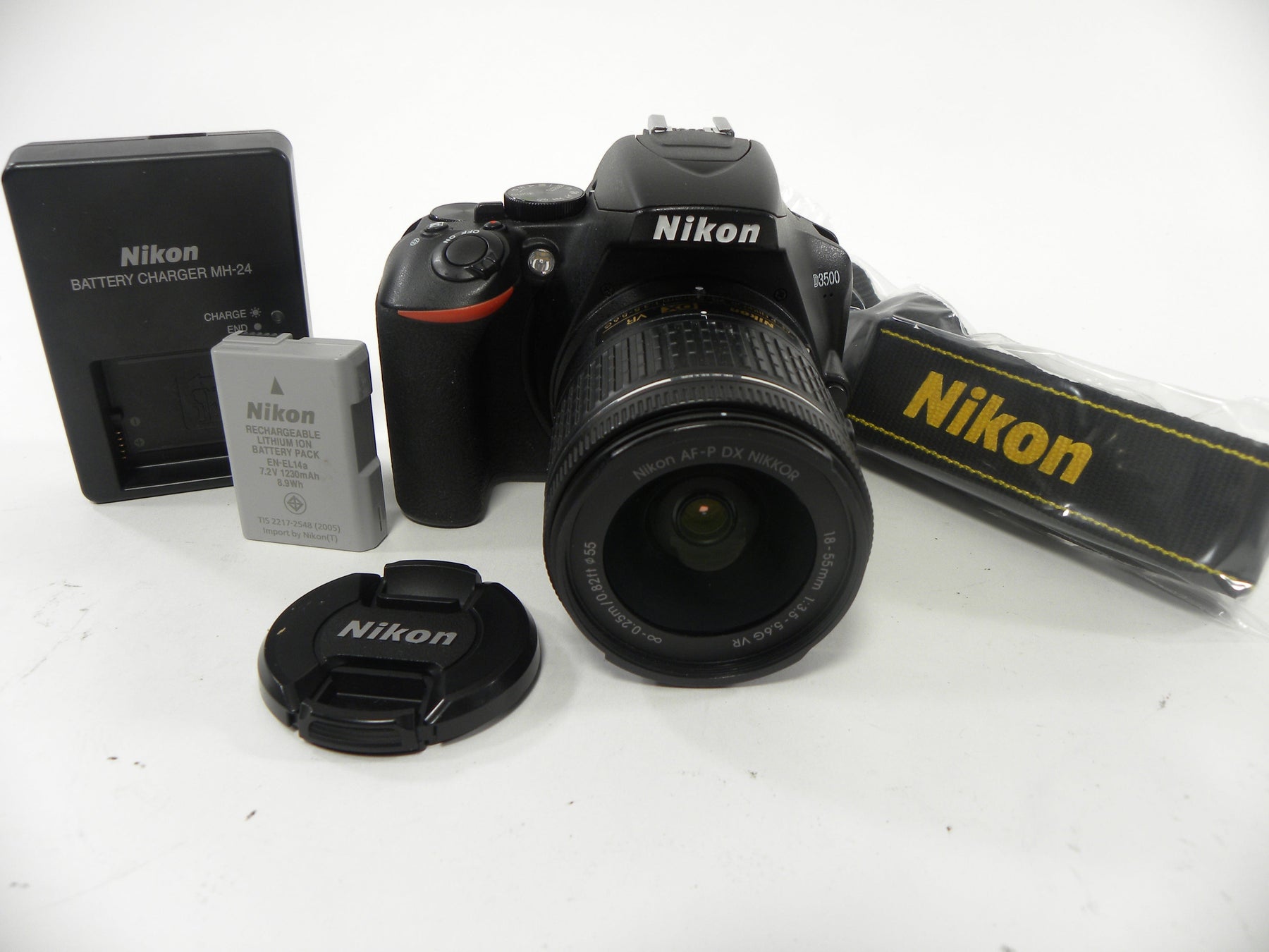 Nikon D3500 24.2mp Digital SLR w/AF-P Nikkor DX VR 18-55 Shutter Ct. 6,786