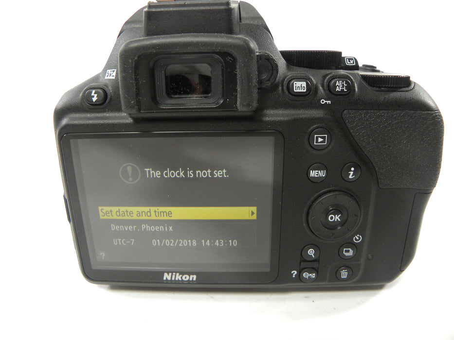 Nikon D3500 24.2mp Digital SLR w/Nikkor Af-P DX VR 18-55 Shutter Ct. 988