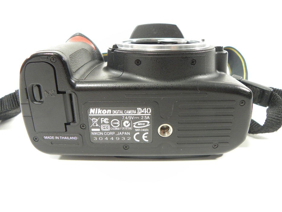 Nikon D40 6.1mp Digital SLR Body only Shutter Ct. 11,192