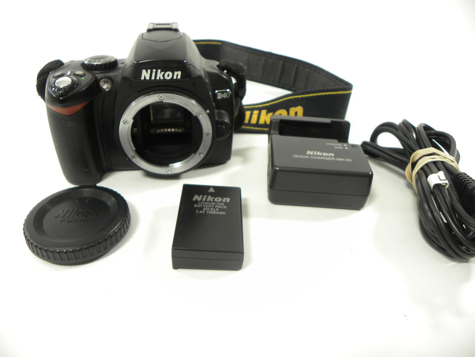 Nikon D40 6.1mp Digital SLR Body only Shutter Ct. 11,192