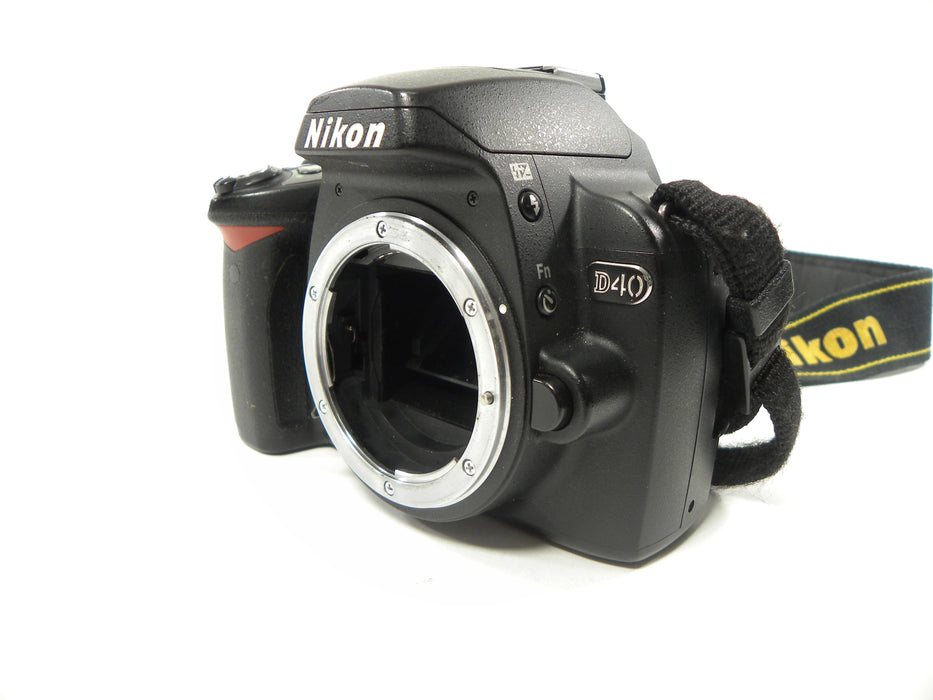 Nikon D40 6.1mp Digital SLR Body only Shutter Ct. 11,192