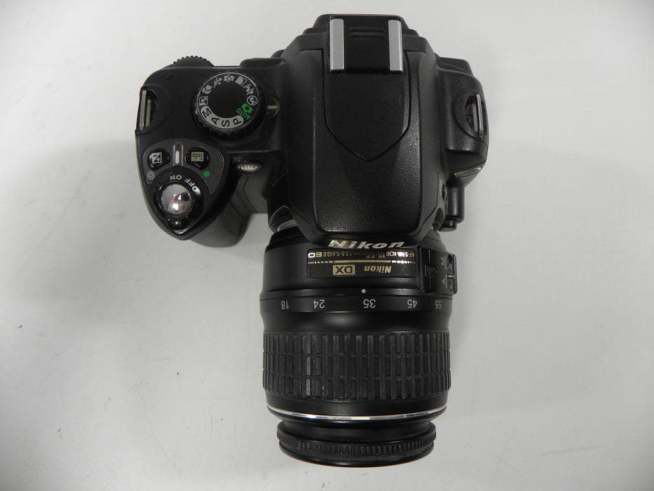 Nikon D40 6.1mp Digital SLR w/AF-S DX ED 18-55mm f3.5-5.6G II