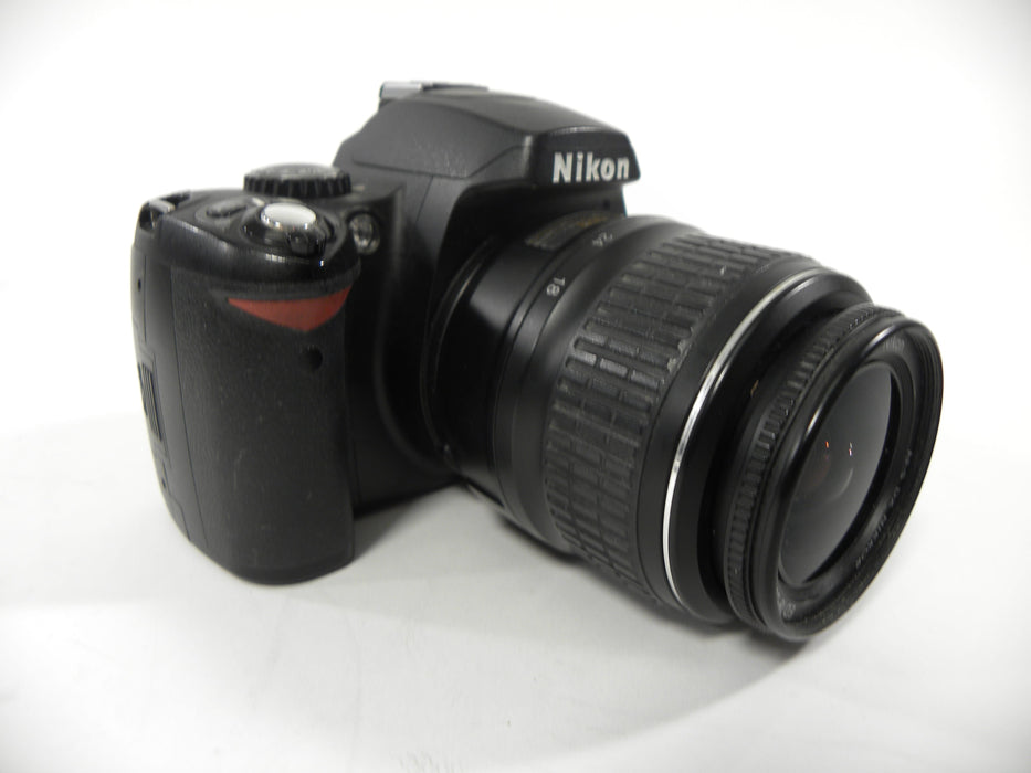 Nikon D40 6.1mp Digital SLR w/AF-S DX ED 18-55mm f3.5-5.6G II
