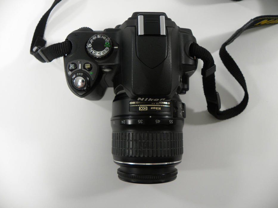 Nikon D40 6.1mp Digital SLR w/AF-S DX ED 18-55mm II Shutter Ct. 3,753