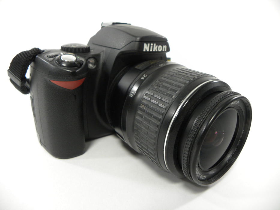 Nikon D40 6.1mp Digital SLR w/AF-S DX ED 18-55mm II Shutter Ct. 3,753