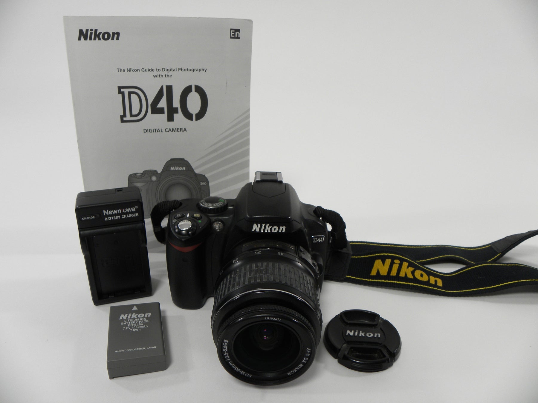 Nikon D40 6.1mp Digital SLR w/AF-S DX ED 18-55mm II Shutter Ct. 3,753