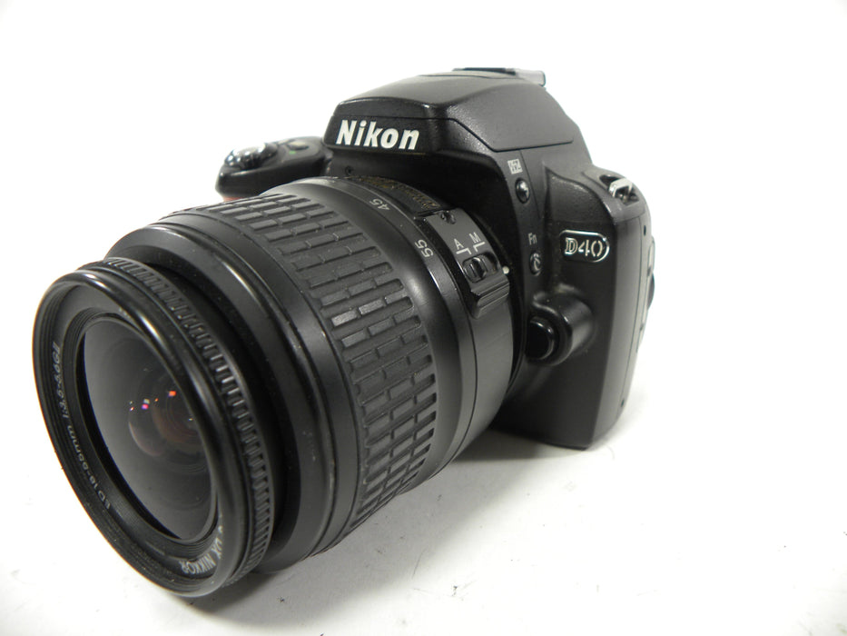 Nikon D40 6.1mp Digital SLR w/AF-S DX SWM ED 18-55mm f3.5-5.6G II