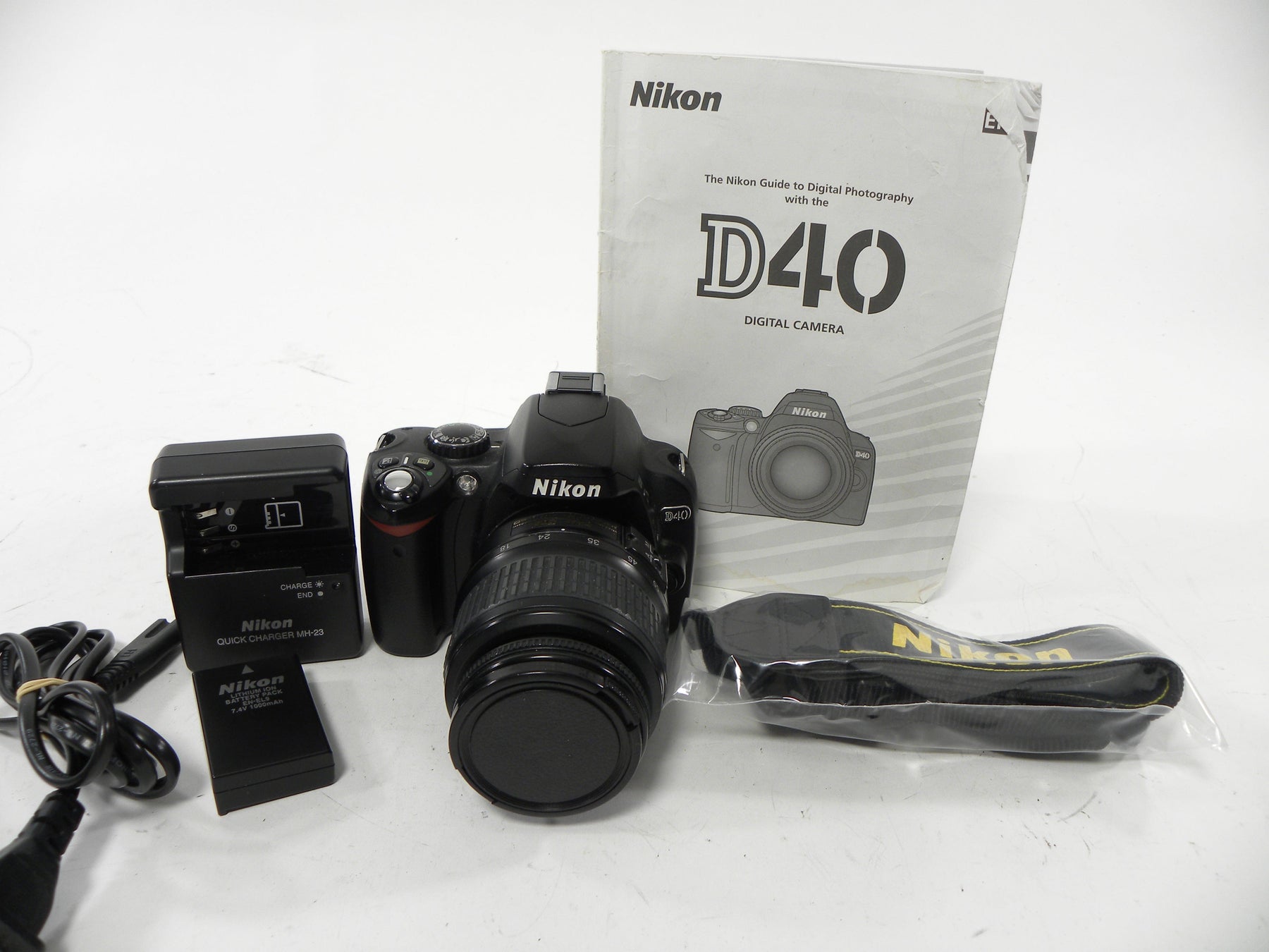 Nikon D40 6.1mp Digital SLR w/AF-S DX SWM ED 18-55mm f3.5-5.6G II