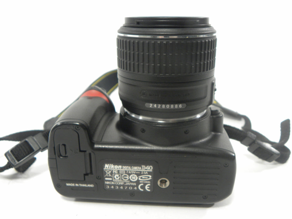 Nikon D40 6.1mp Digital SLR w/Nikkor DX VR 18-55mm Shutter Ct. 22,196