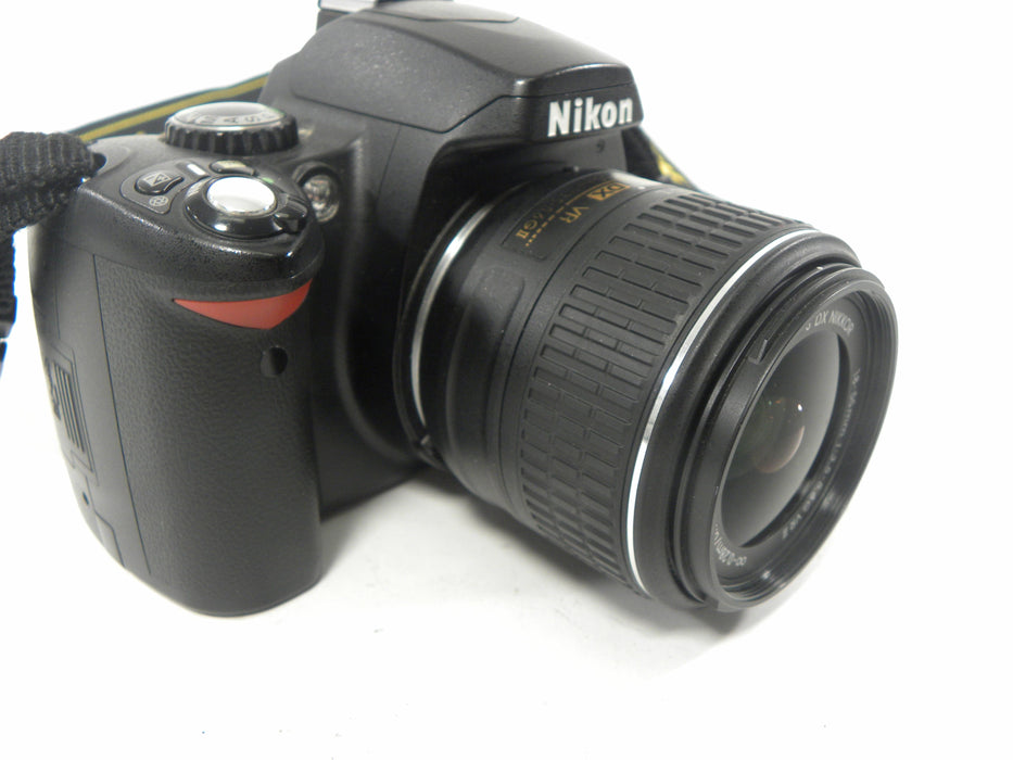 Nikon D40 6.1mp Digital SLR w/Nikkor DX VR 18-55mm Shutter Ct. 22,196