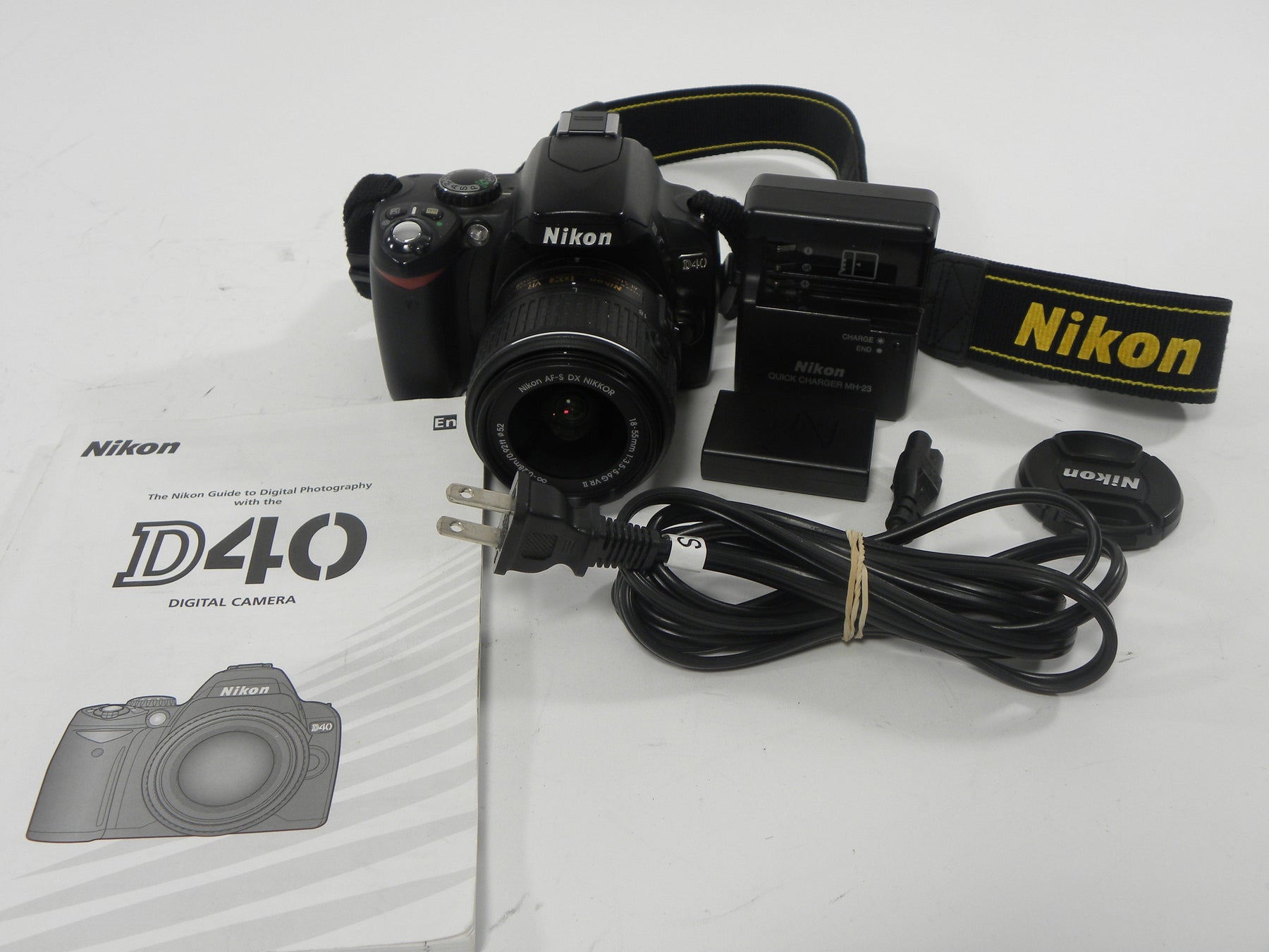 Nikon D40 6.1mp Digital SLR w/Nikkor DX VR 18-55mm Shutter Ct. 22,196