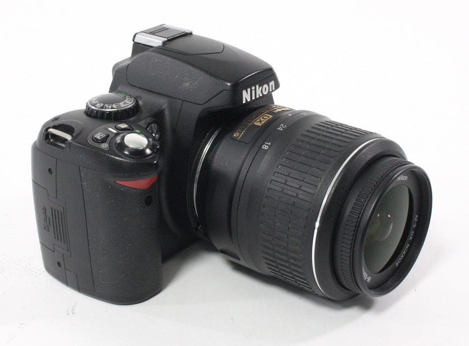 Nikon D40 DSLR with Nikon 18-55mm f/3.55.6 G VR Lens Shutter Count 4,742