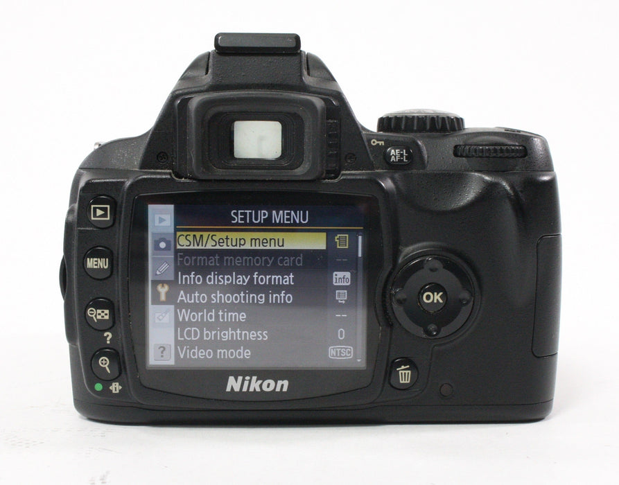 Nikon D40 DSLR with Nikon 18-55mm f/3.55.6 G VR Lens Shutter Count 4,742