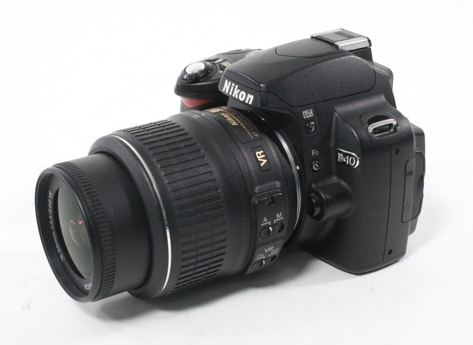 Nikon D40 DSLR with Nikon 18-55mm f/3.55.6 G VR Lens Shutter Count 4,742