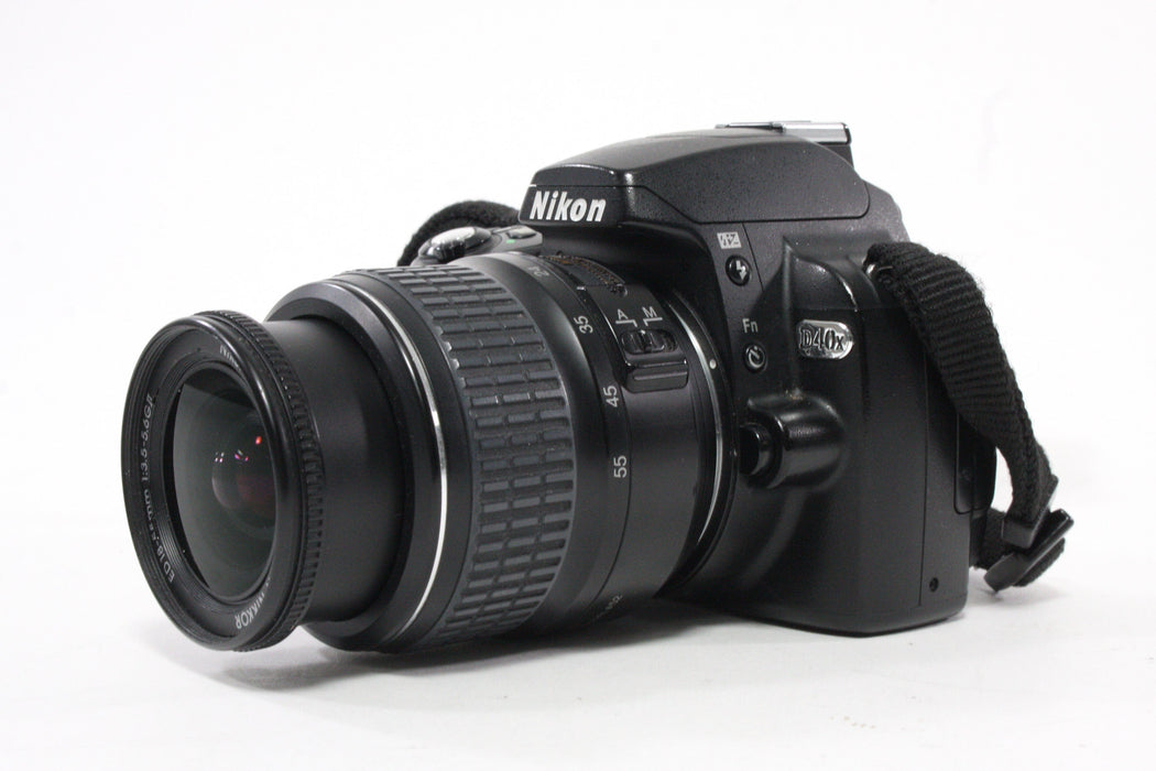 Nikon D40X with 18-55mm f/3.5-5.6G II Lens with Shutter Count 6,273