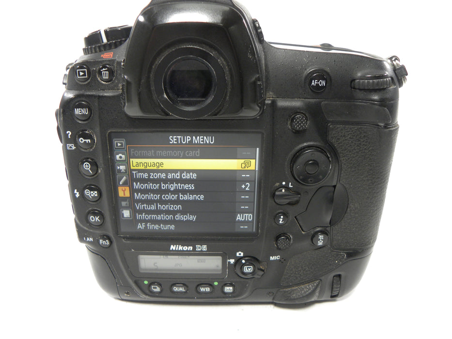 Nikon D5 FX 20.0mp Digital SLR Body Only Shutter Ct. 141,233