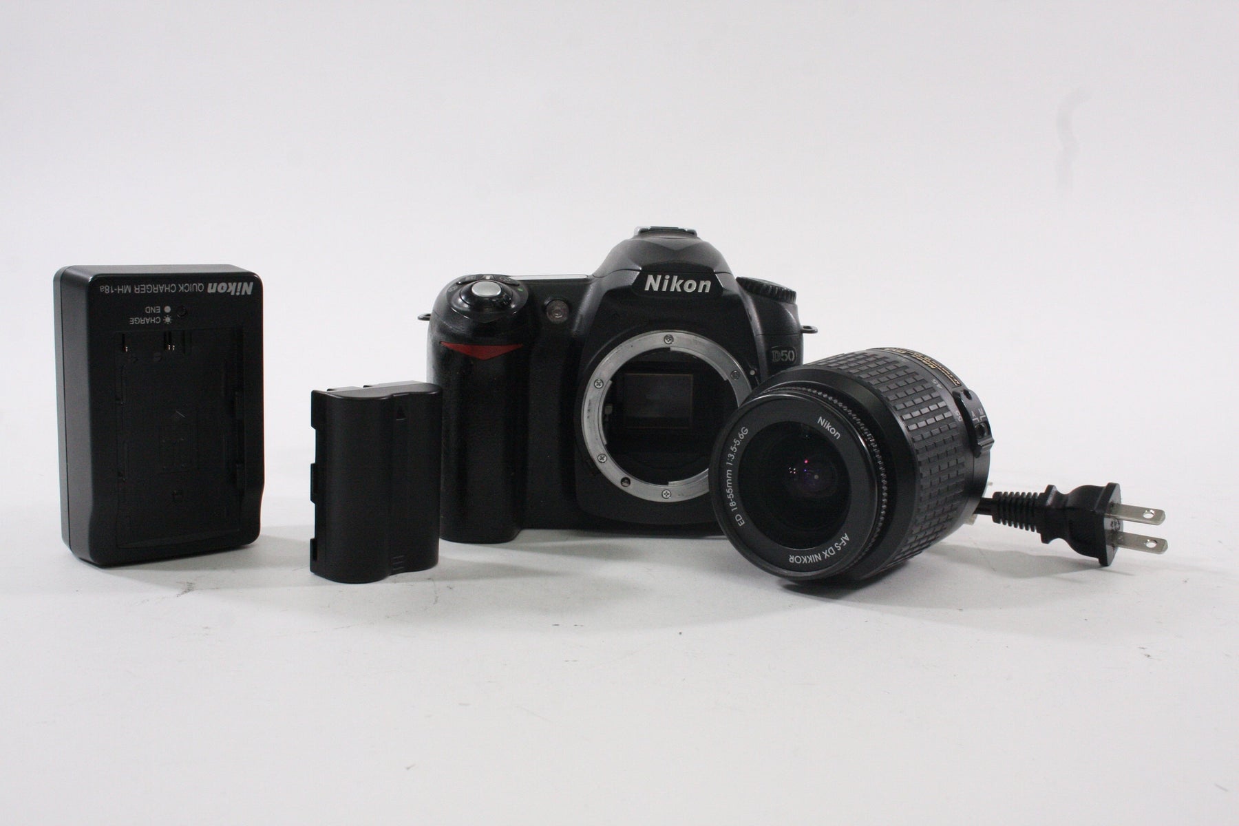 Nikon D50 DSLR Camera Body with 18-55mm f/3.5-5.6 ED G AF-S Lens SC# 6,292