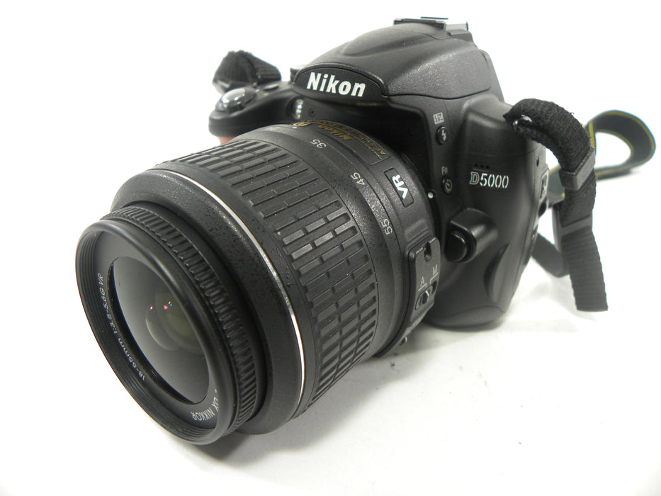 Nikon D5000 12.3mp Digital SLR w/AF-S 18-55 DX VR ED IF Shutter Ct. 9,655