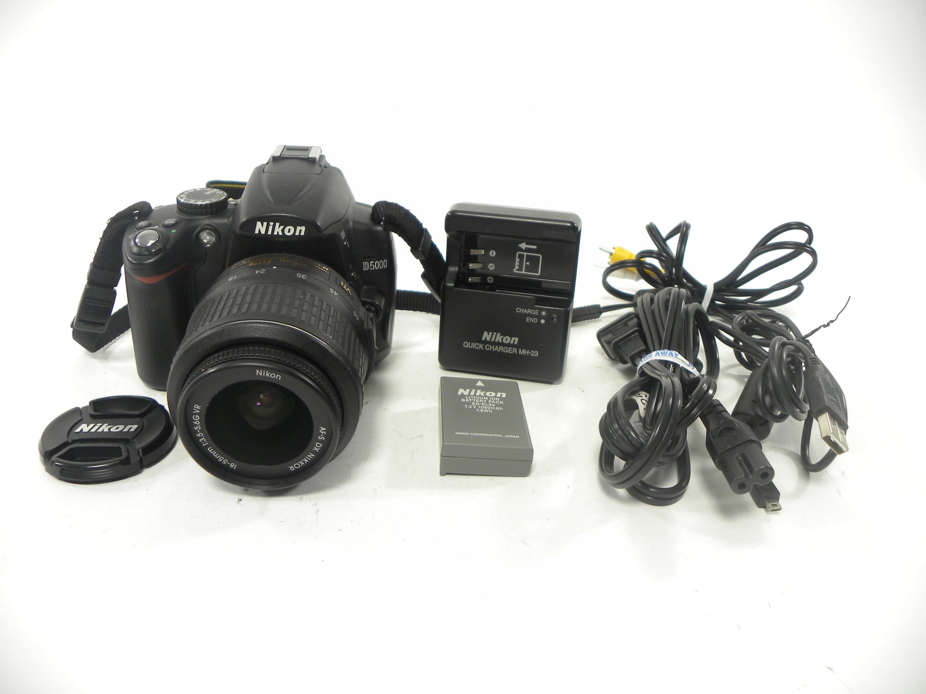 Nikon D5000 12.3mp Digital SLR w/AF-S 18-55 DX VR ED IF Shutter Ct. 9,655