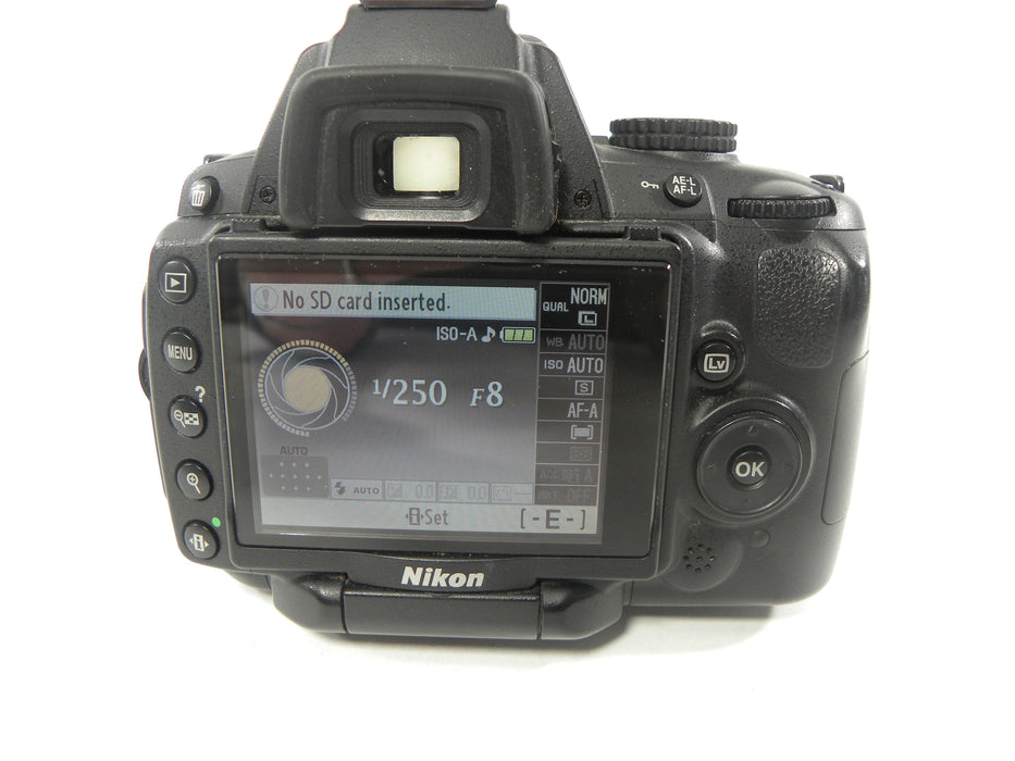 Nikon D5000 12.3mp Digital SLR w/AF-S Nikkor 18-55 II Shutter Ct. 10,835
