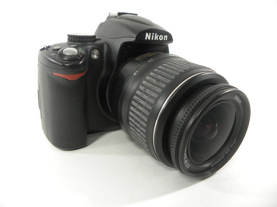 Nikon D5000 12.3mp Digital SLR w/AF-S Nikkor 18-55 II Shutter Ct. 10,835