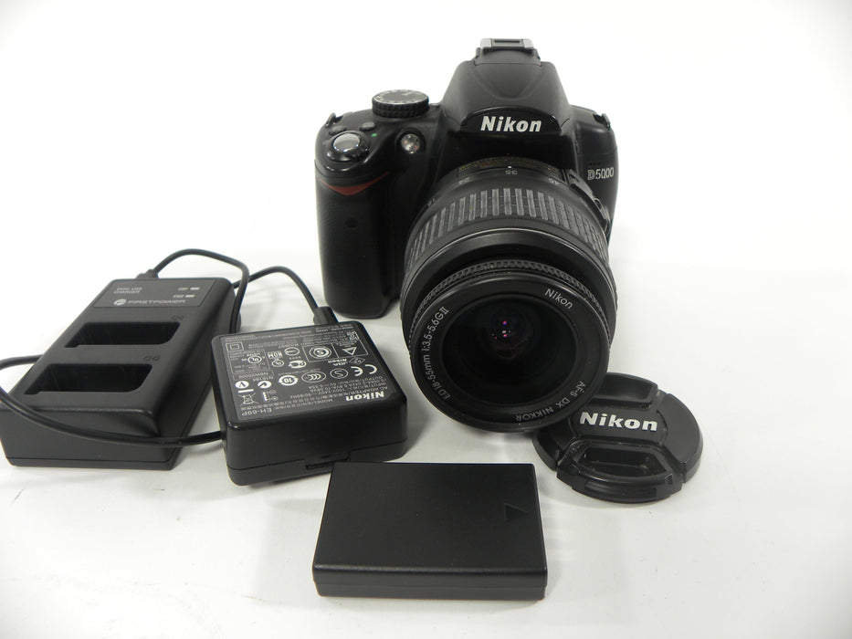 Nikon D5000 12.3mp Digital SLR w/AF-S Nikkor 18-55 II Shutter Ct. 10,835