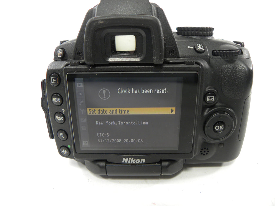 Nikon D5000 12.3mp Digital SLR w/AF-S Nikkor DX VR 18-55 Shutter Ct. 5,530