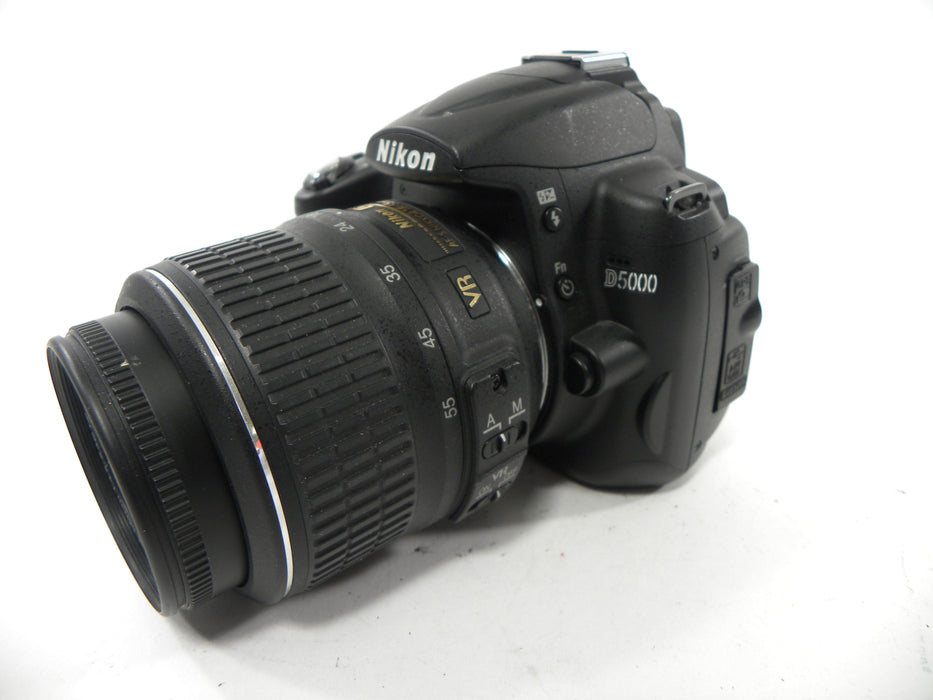 Nikon D5000 12.3mp Digital SLR w/AF-S Nikkor DX VR 18-55 Shutter Ct. 5,530