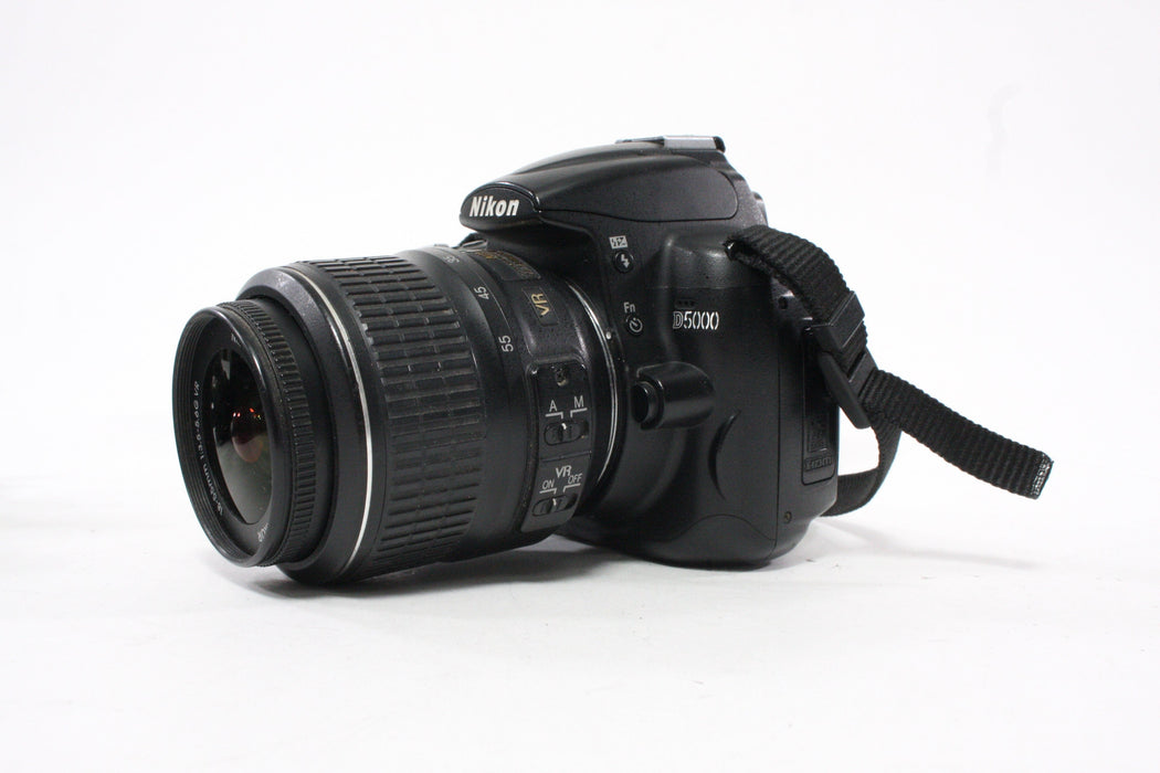 Nikon D5000 DSLR Camera with 18-55 f/3.5-5.6G VR Lens with Shutter Count 10,015