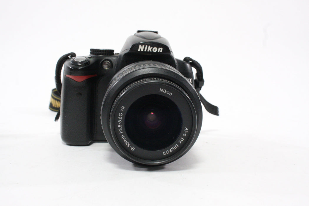 Nikon D5000 DSLR Camera with 18-55 f/3.5-5.6G VR Lens with Shutter Count 10,015