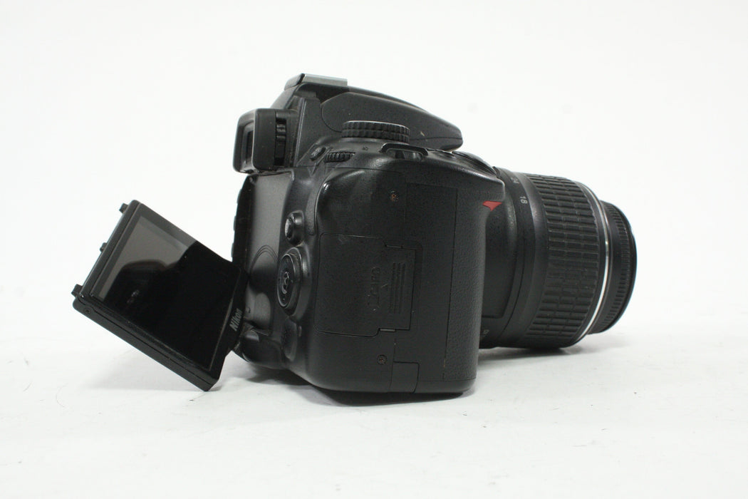 Nikon D5000 DSLR Camera with 18-55mm df/3.5-5.6G VR Lens with Shutter Count 7,362