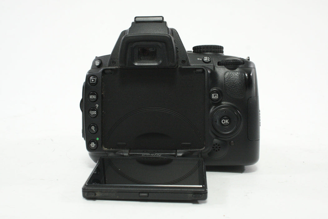 Nikon D5000 DSLR Camera with 18-55mm df/3.5-5.6G VR Lens with Shutter Count 7,362