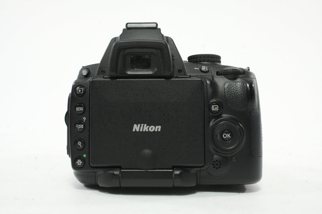 Nikon D5000 DSLR Camera with 18-55mm df/3.5-5.6G VR Lens with Shutter Count 7,362