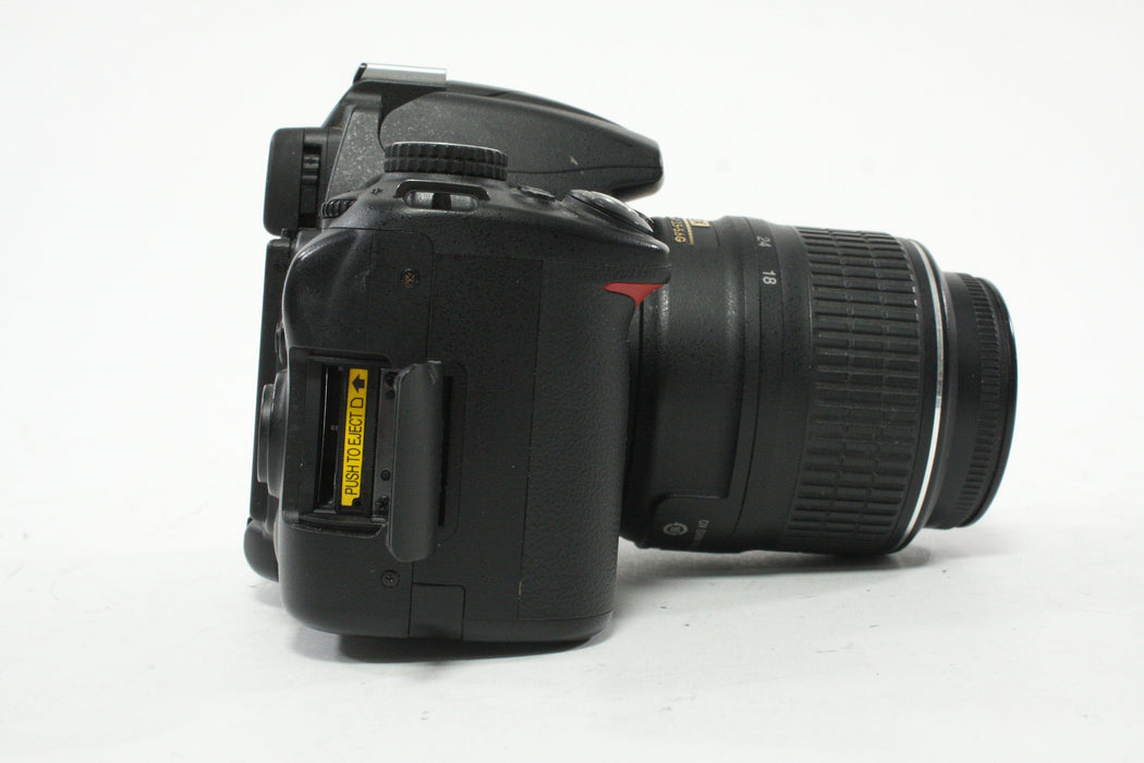 Nikon D5000 DSLR Camera with 18-55mm df/3.5-5.6G VR Lens with Shutter Count 7,362