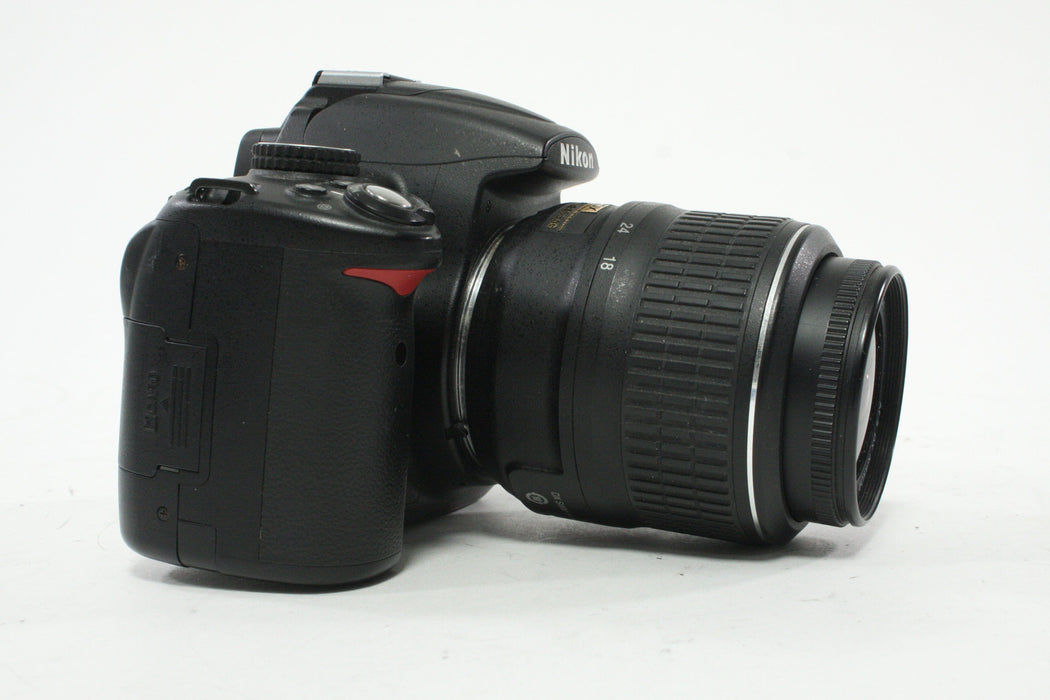 Nikon D5000 DSLR Camera with 18-55mm df/3.5-5.6G VR Lens with Shutter Count 7,362