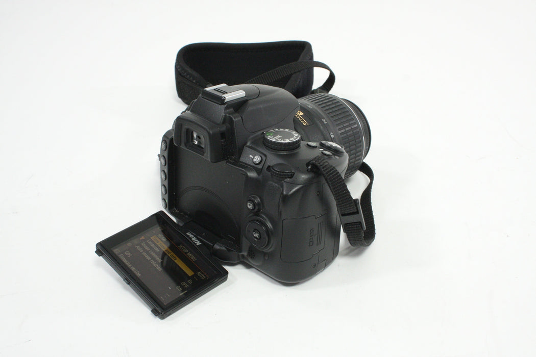 Nikon D5000 DSLR Camera with 18-55mm f/3.5-5.6 G DX VR Lens