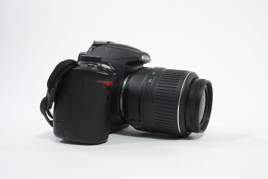 Nikon D5000 DSLR Camera with 18-55mm f/3.5-5.6 G DX VR Lens