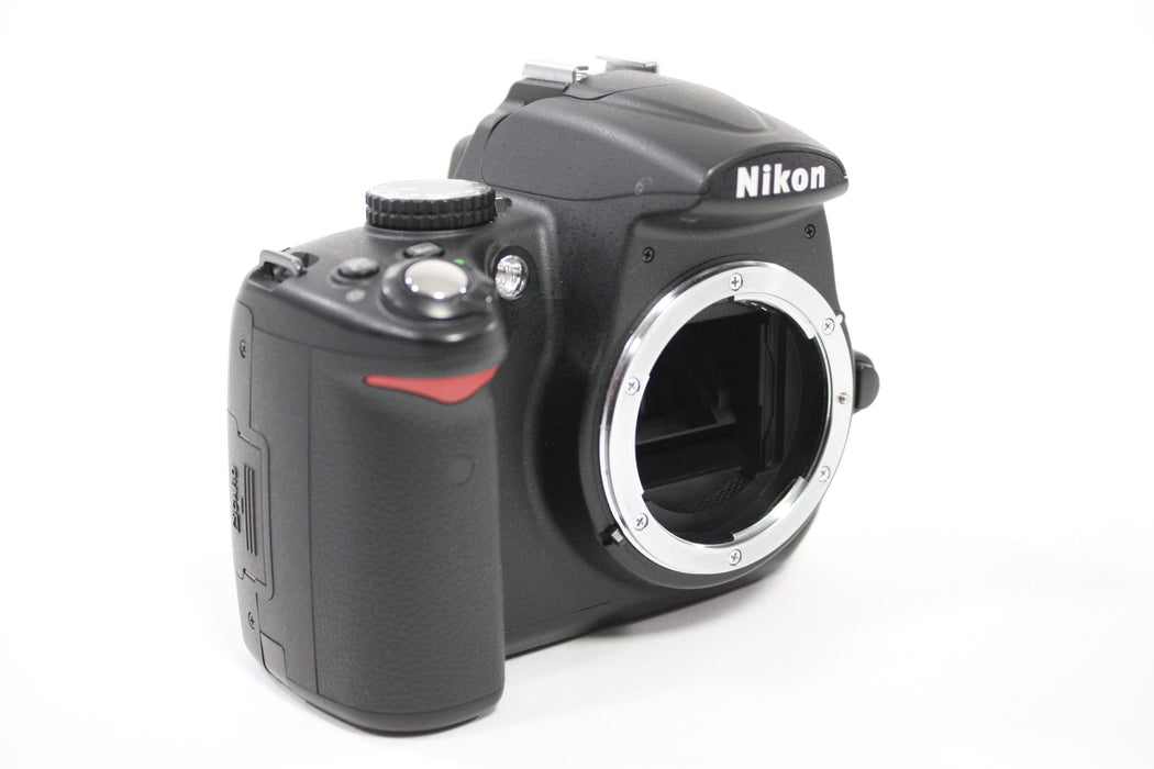 Nikon D5000 DSLR Camera with 18-55mm f/3.5-5.6G VR AF-S Lens for F Mount with Shutter Count 3,872